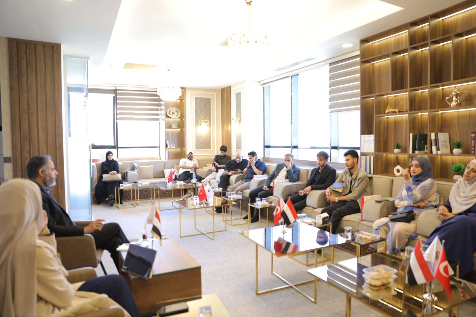 Owais Al-Qarni Endowment Organizes Meetings with Yemeni Women and Influencers