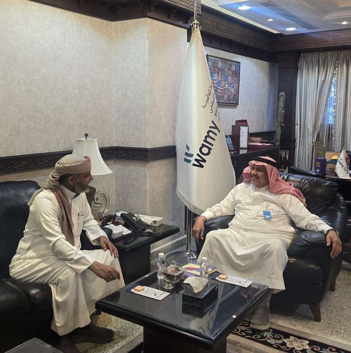 عضو مجلس الشورى ورئيس وقف أويس القرني يبحث في الرياض تعزيز التعاون مع الندوة العالمية للشباب الإسلامي
